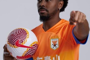 包含UFC杯赛上演强强对话，辽东猎隼队淘汰对手庐州银狐队，战术调整见效；边路成突破口的词条