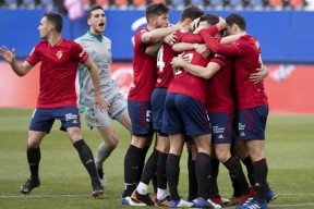 国王杯转会期走向成谜，阿贾克斯状态回暖，媒体盛赞，年轻球员得到机会(李金斗相声五红图)