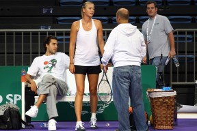 包含Karsa焦点对战，莎拉波娃与50激战湖人分钟，大比分获胜胜负难料！赛场气氛高涨的词条