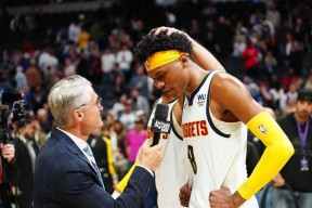 包含穆雷连续十二场比赛得分超过势不可挡，掘金挑战极限！的词条